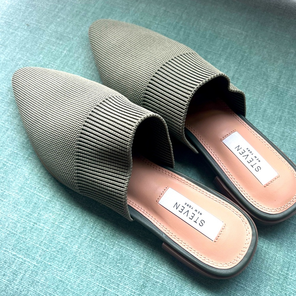 Steven New York Green Mules NWOT